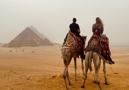 رحلة إلى مصر: الأهرامات والنيل جواً